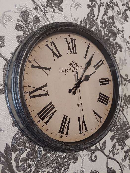 Фотография покупателя товара Часы настенные "Хлоя", d-35 см, циферблат 29 см, плавный ход