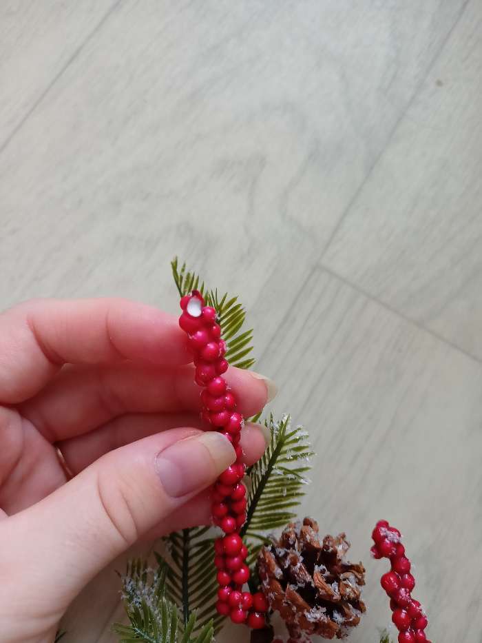 Фотография покупателя товара Декор "Зимние мечты" веточка  с шишками и ягодами, 50 см