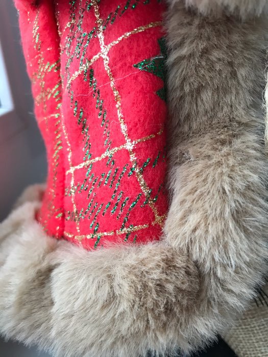 Фотография покупателя товара Дед Мороз "В красной шубке в ёлочках с подарками" двигается, 30 см - Фото 7