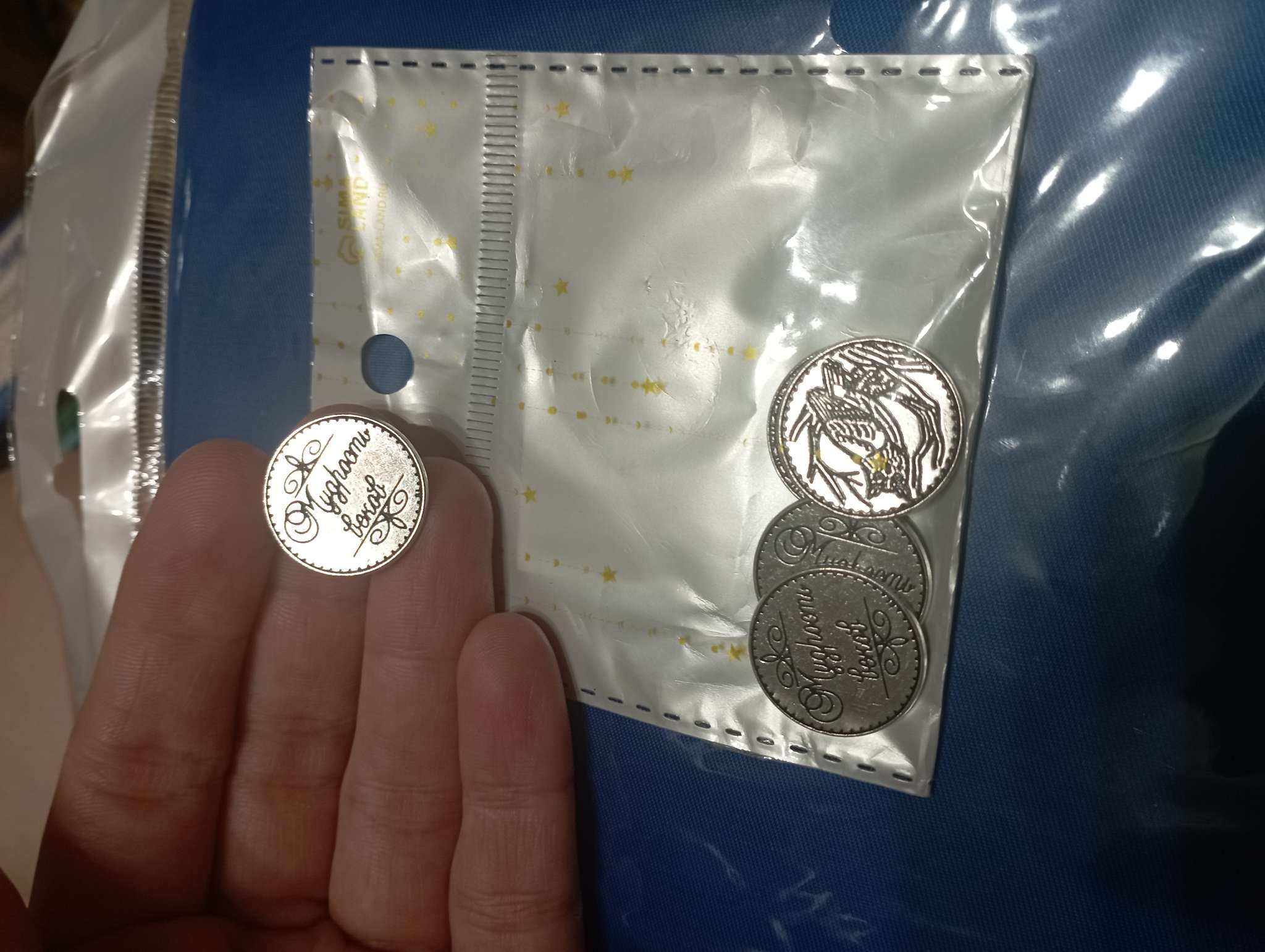 Фотография покупателя товара Сувенир кошельковый металл «Филин. Мудрость веков», 2×2 см - Фото 1