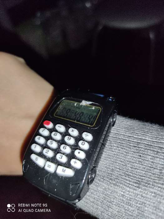 Фотография покупателя товара Часы наручные электронные детские, "Машинка", ремешок силикон, с калькулятором, l-22 см - Фото 2