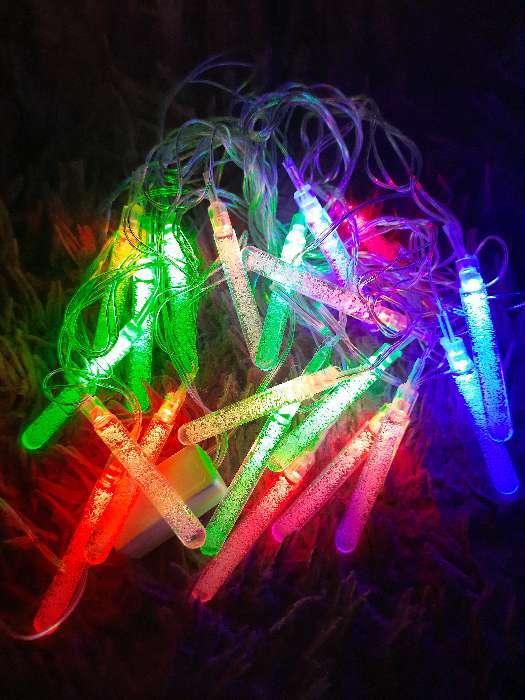 Фотография покупателя товара Гирлянда «Нить» 5 м с насадками «Сосульки с пузырьками», IP20, прозрачная нить, 20 LED, свечение мульти (RG/RB), мигание, 220 В