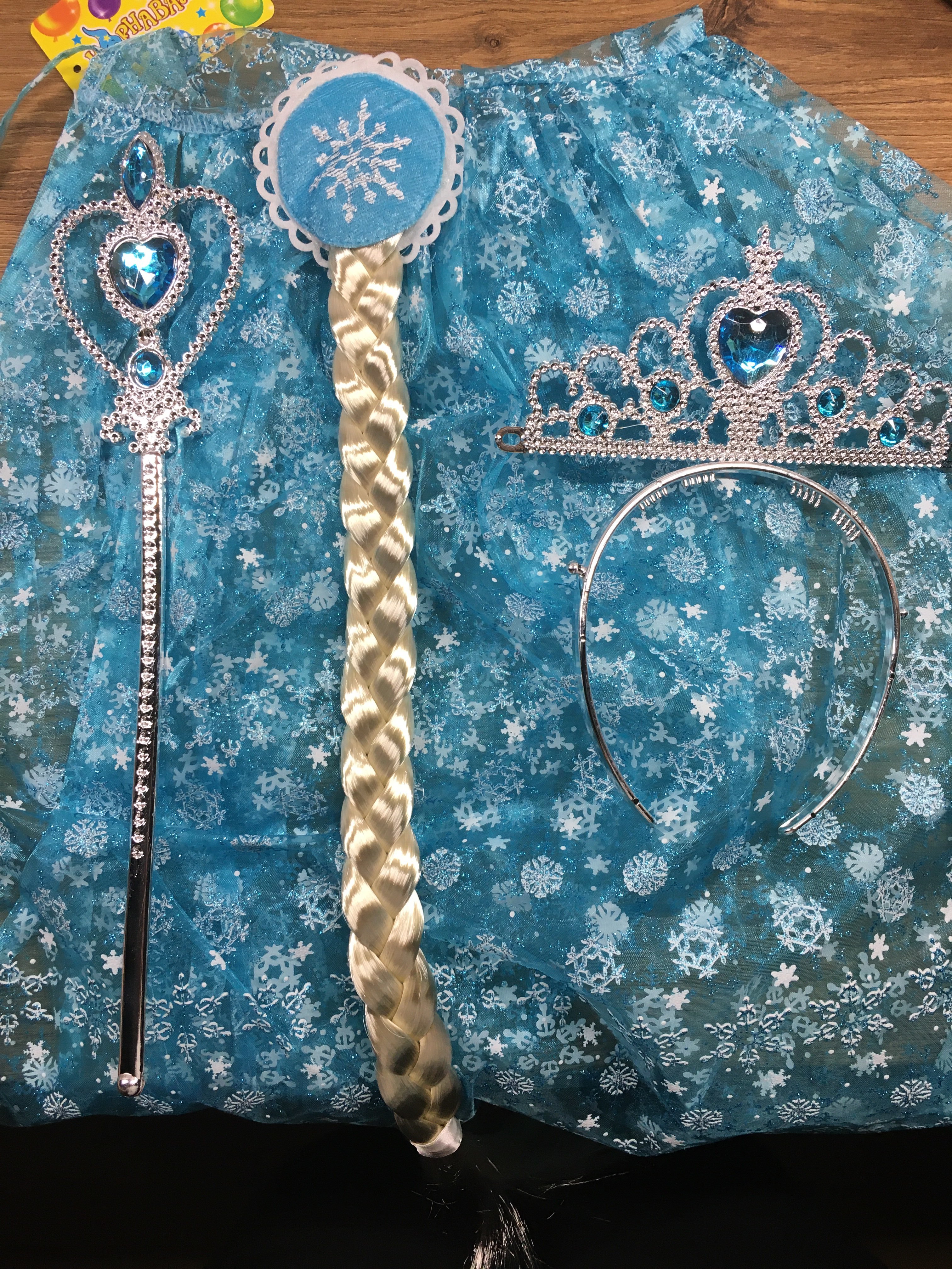 Фотография покупателя товара Карнавальный набор «Эльза», плащ из органзы, коса, жезл, корона, длина 100 см