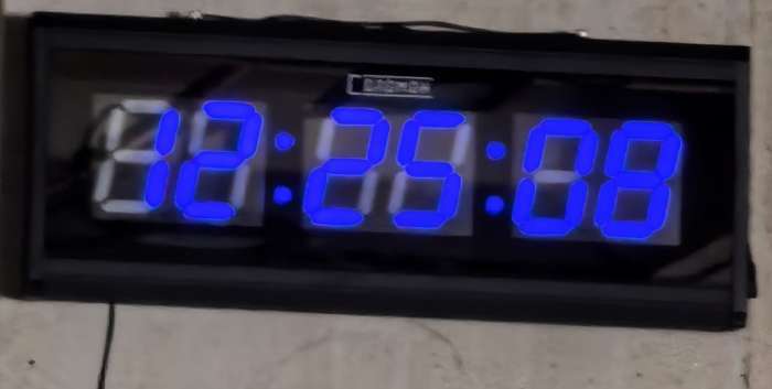 Фотография покупателя товара Часы электронные настенные, 19 х 3 х 48 см, синие цифры - Фото 1