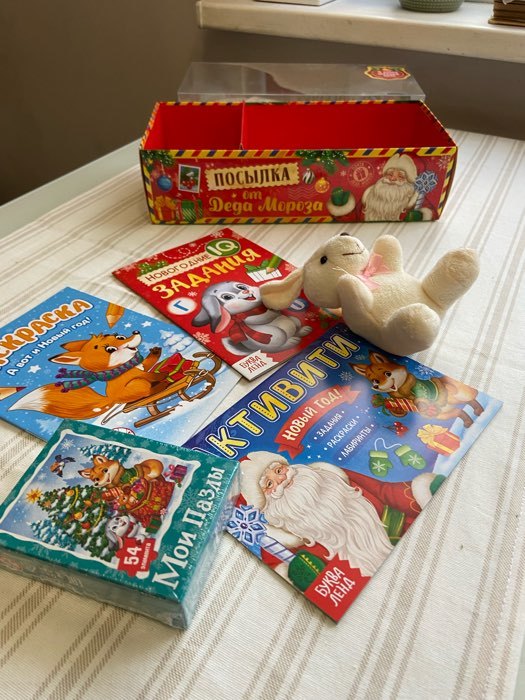 Фотография покупателя товара Подарочный набор «Посылка от Деда Мороза»: книги + игрушка цвет МИКС + пазл - Фото 5