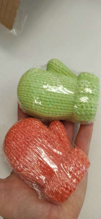 Фотография покупателя товара Бомбочка для ванн «Варежка», зелёная, с ароматом печенья, 125 г - Фото 1