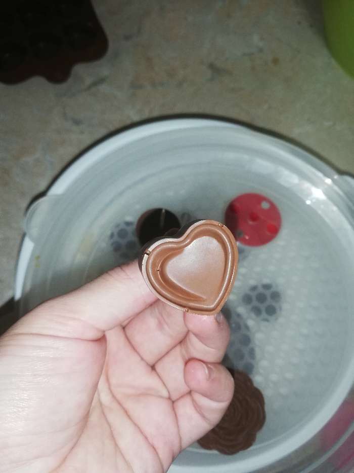 Фотография покупателя товара Форма для шоколада Доляна «Сердце», силикон, 21×10×1,5 см, 15 ячеек (2,9×2,7 см), цвет коричневый