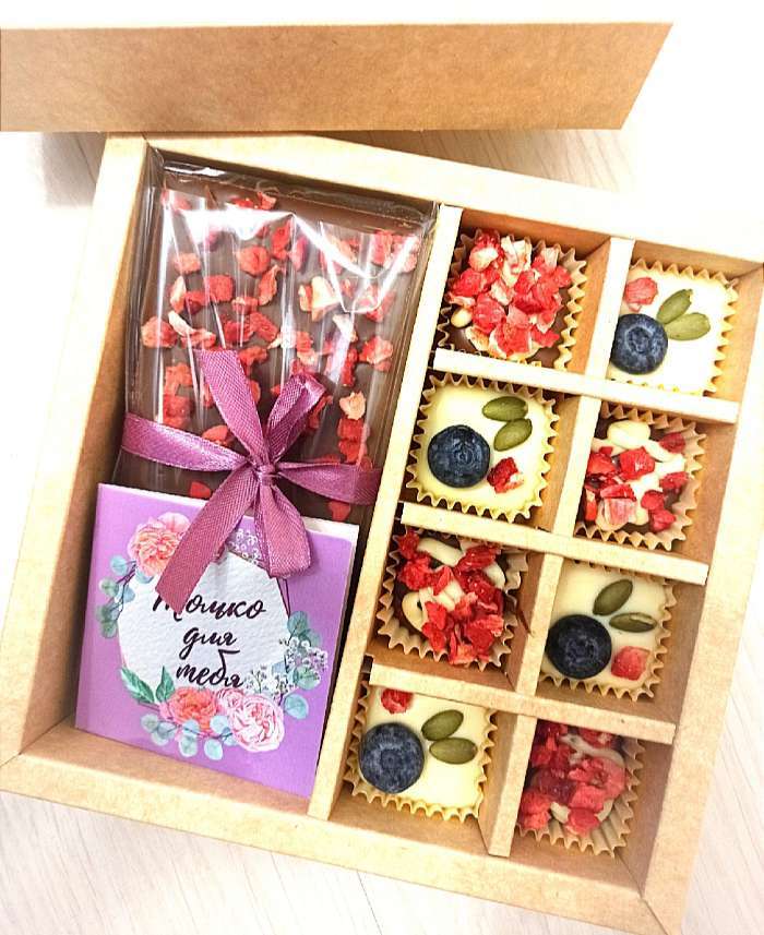 Фотография покупателя товара Коробка под 8 конфет + шоколад, с окном, крафт, 17 х 5 х 17,5 х 3,7 см - Фото 19