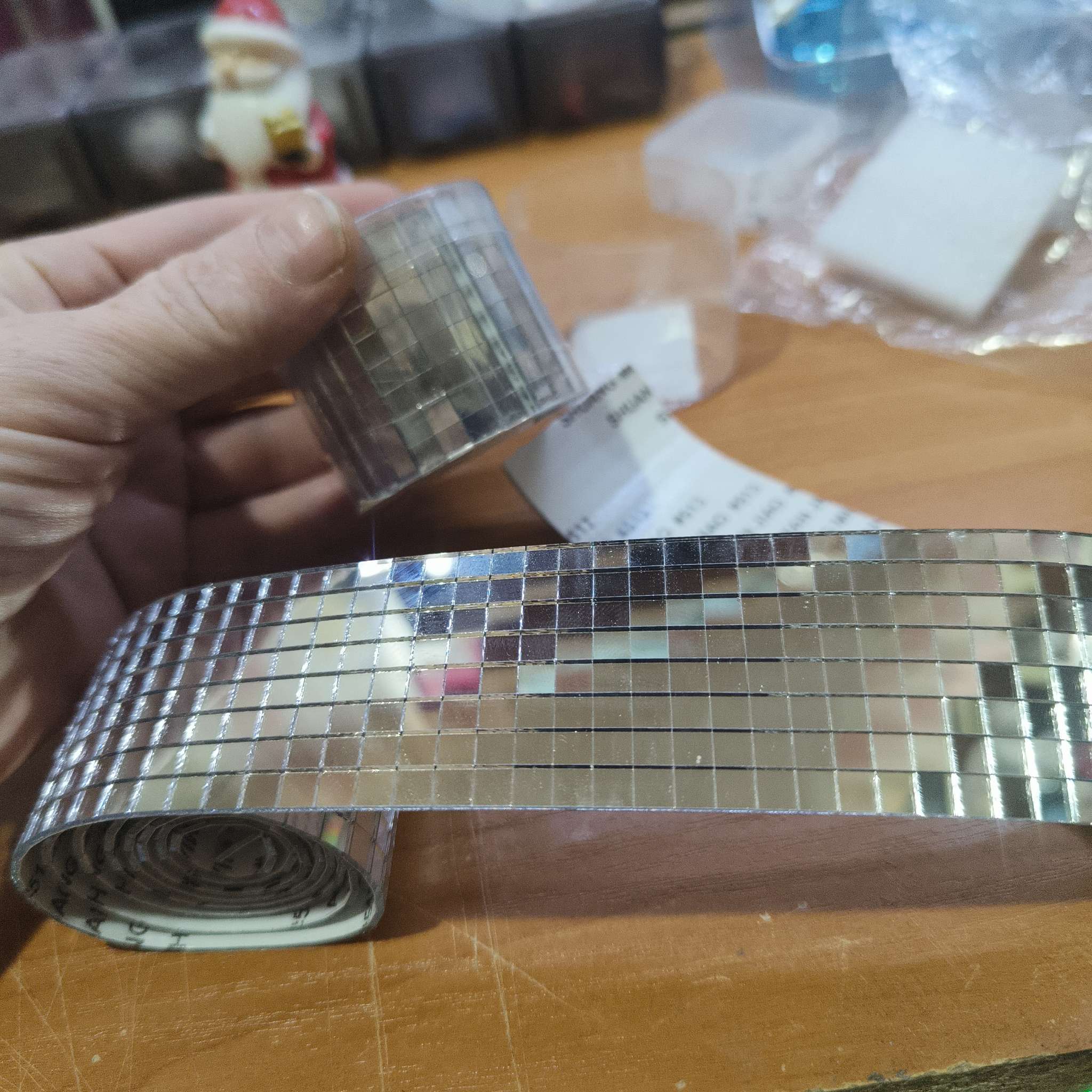 Фотография покупателя товара Зеркальная мозаика клеевая, 0.5×0.5 см, 8 рядов 4 см, 1±0.1 м, серебряное стекло - Фото 1