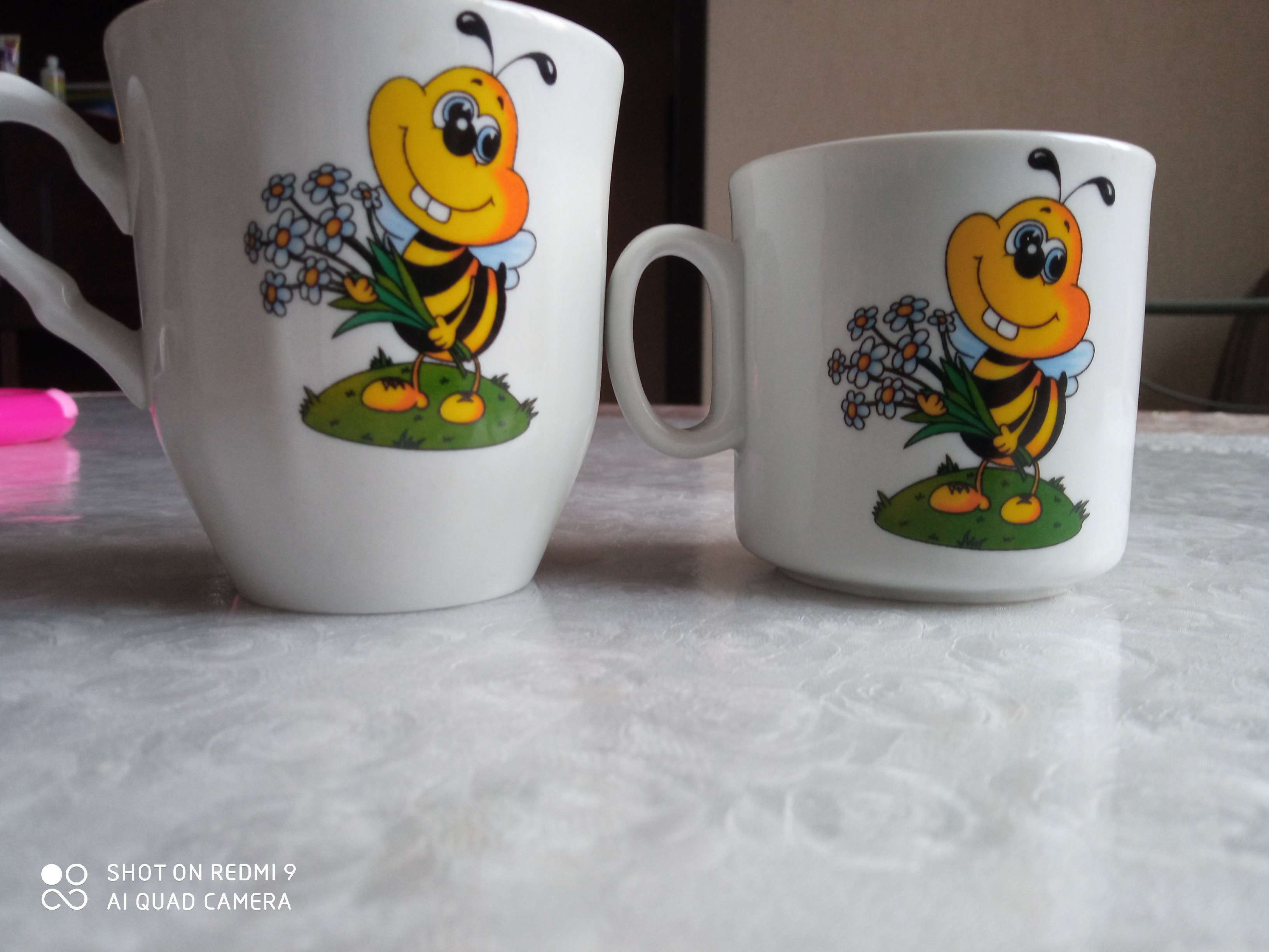 Фотография покупателя товара Кружка фарфоровая «Пчёлы», 250 мл, d=8,2 см