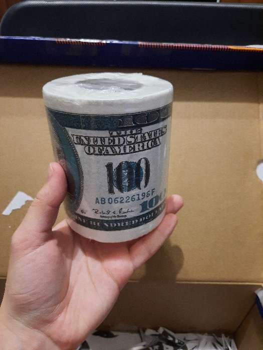 Фотография покупателя товара Сувенирная туалетная бумага "100 долларов", 9,5х10х9,5 см - Фото 6