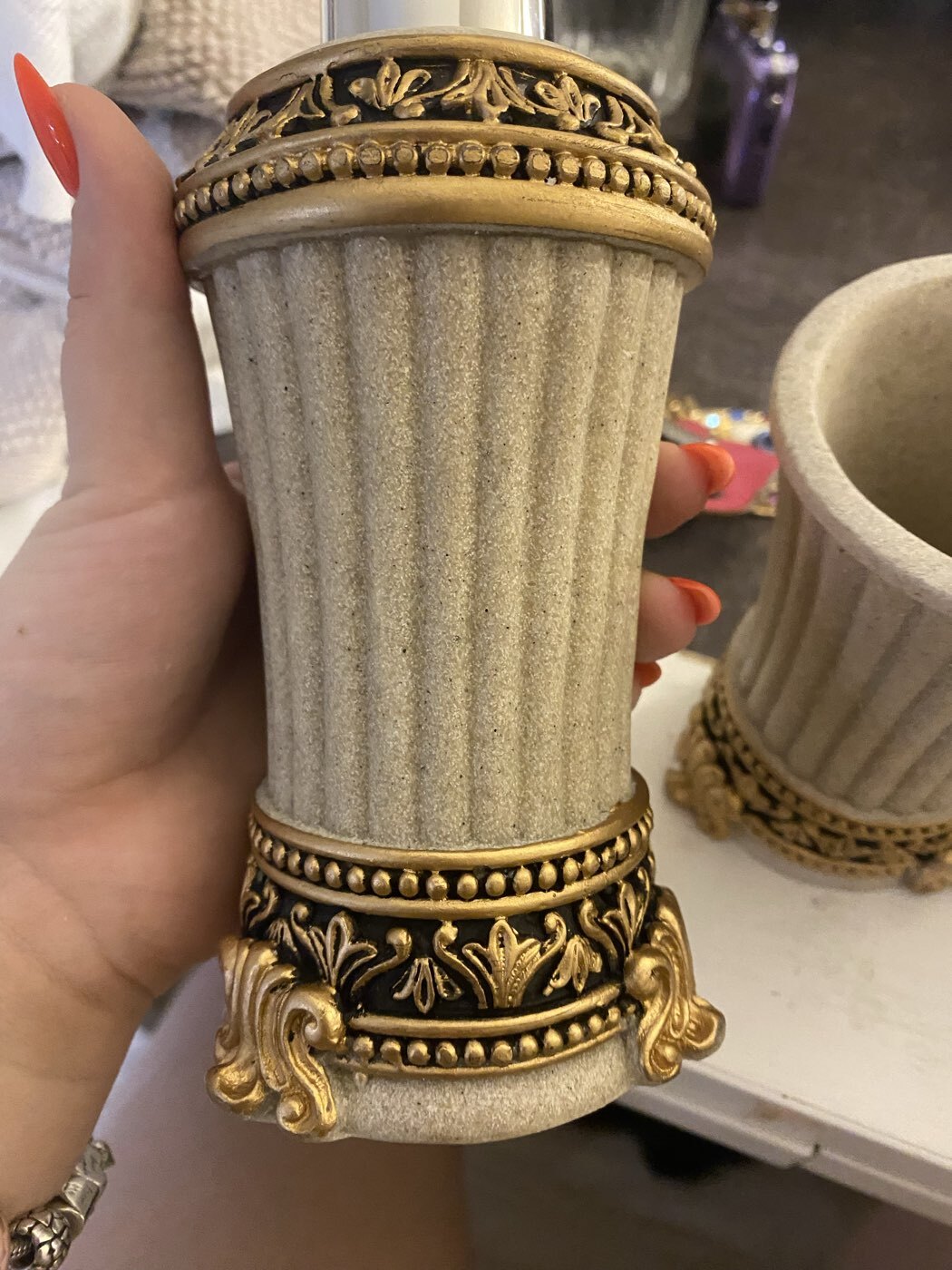 Фотография покупателя товара УЦЕНКА Набор для ванной «Вензеля», 4 предмета (мыльница, дозатор для мыла, 2 стакана) - Фото 2