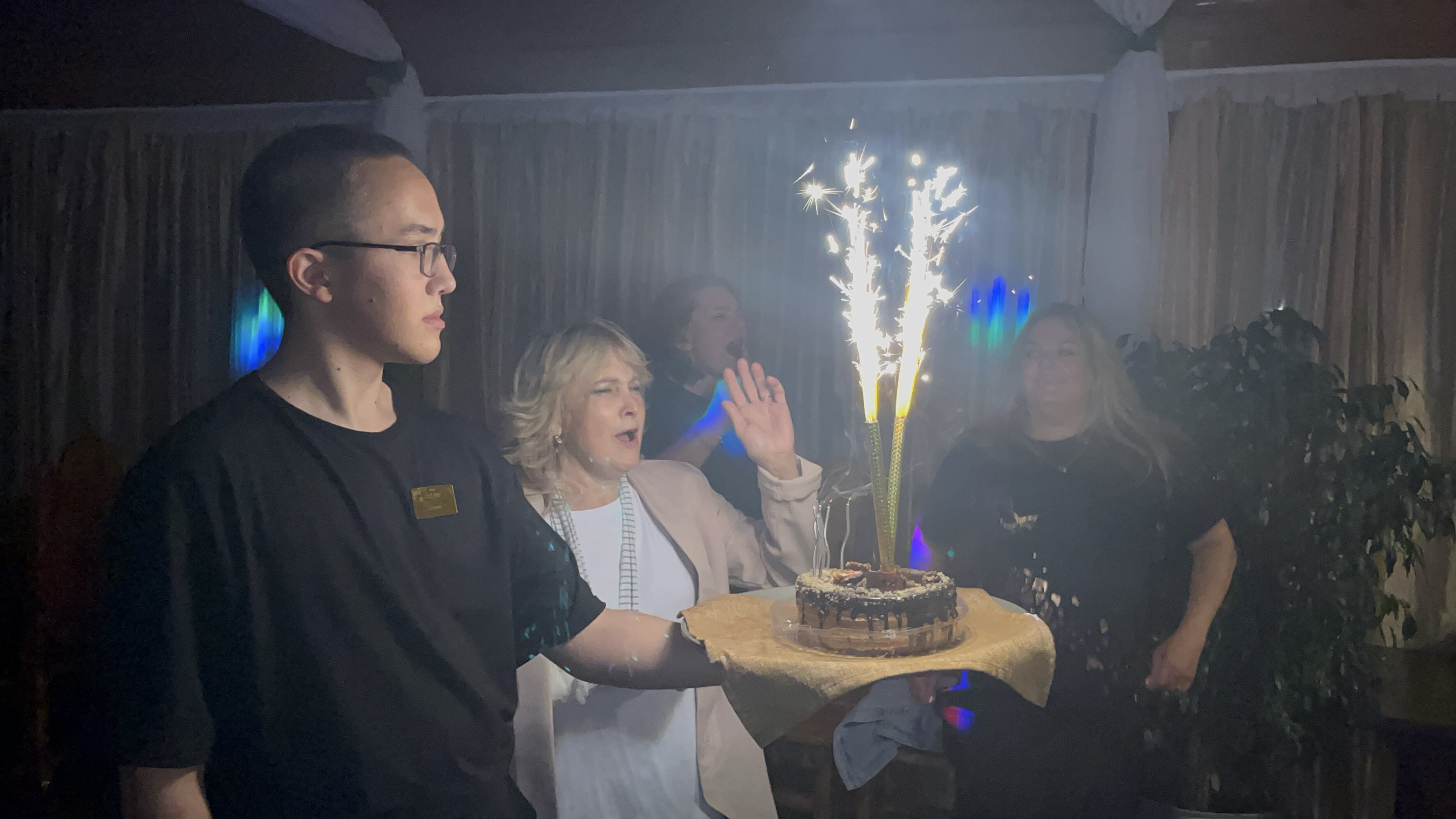 Фотография покупателя товара Свечи для торта «Фонтаны», 18 см, 3 шт, горение 45 сек. - Фото 2
