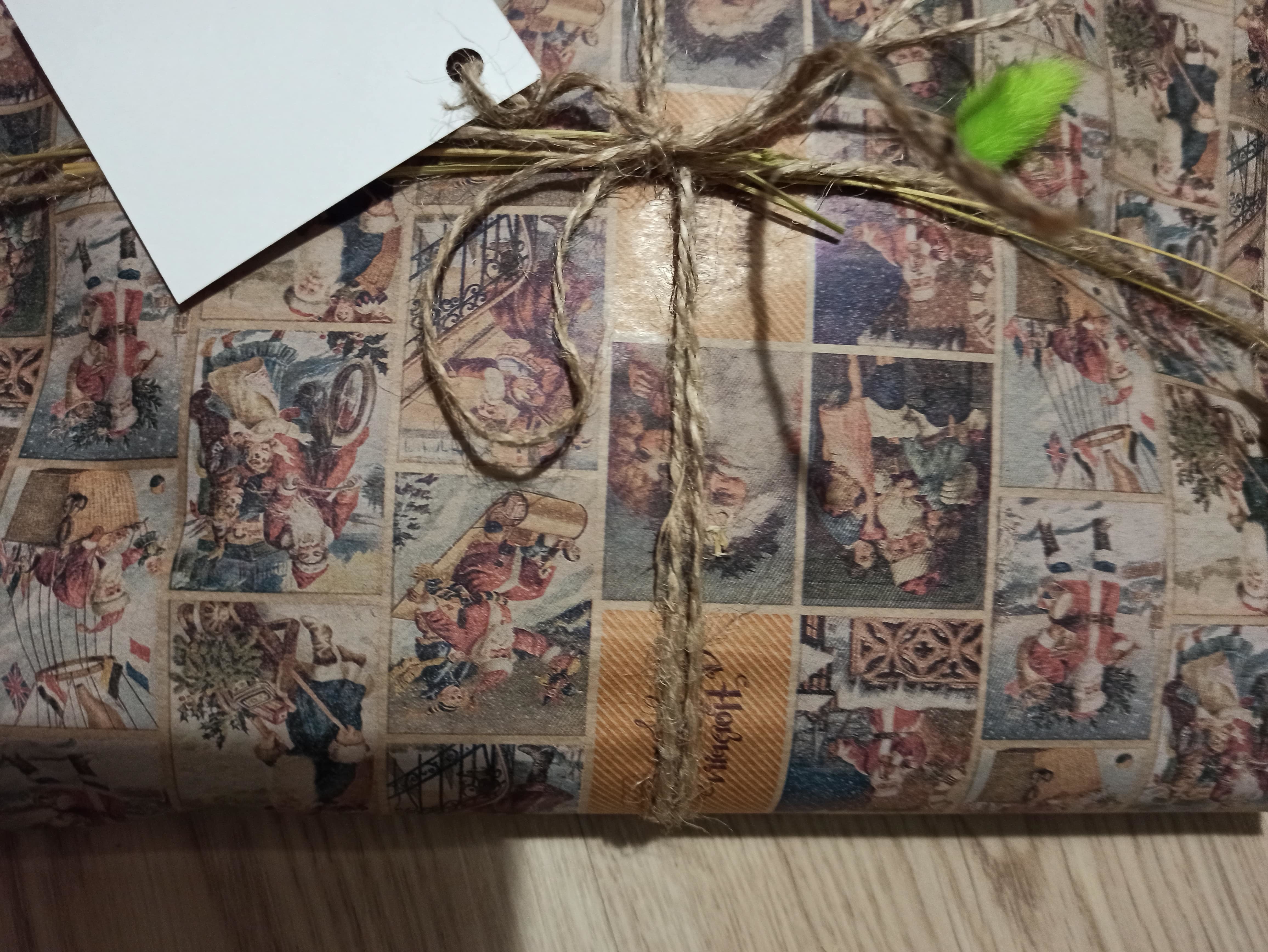 Фотография покупателя товара Бумага упаковочная крафт «Открытки с Дедом Морозом», 0,72 х 10 м