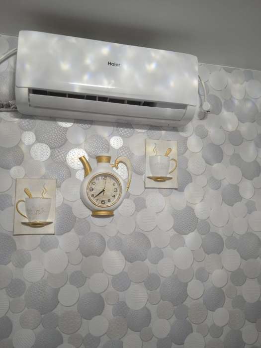 Фотография покупателя товара Часы настенные интерьерные для кухни "Сангино", бесшумные, 26.5 х 24 см, d-13 см, белые, АА - Фото 3