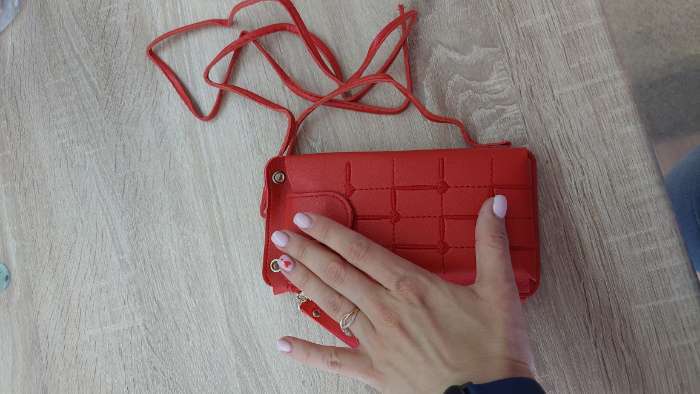 Фотография покупателя товара Сумка на магните, с длинным ремнём, с вышивкой 10×2.5×20 см, малиновая - Фото 1