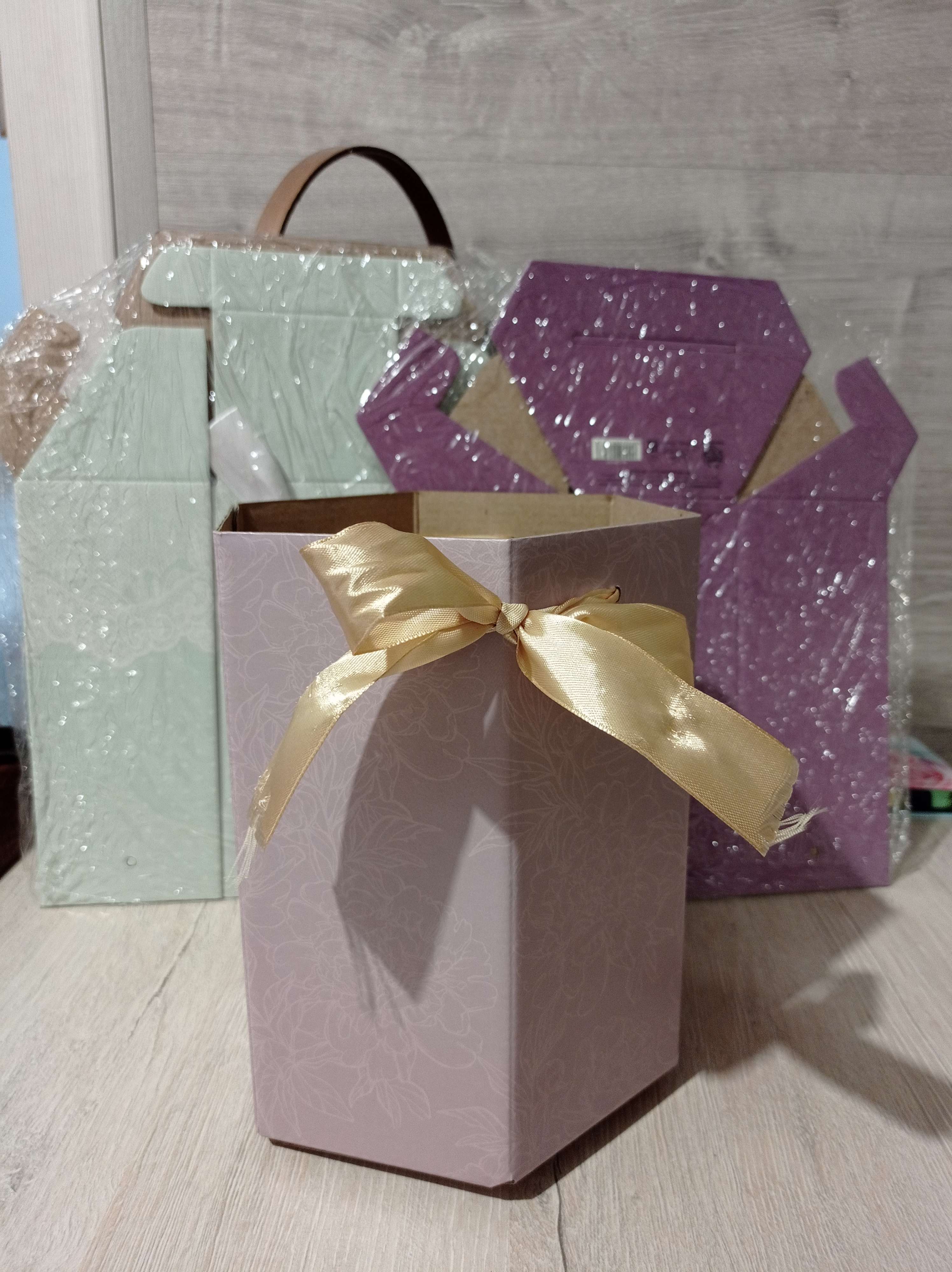 Фотография покупателя товара Коробка складная шестигранник «Цветочное кружево», 17 х 14,8 х 19,5 см - Фото 7