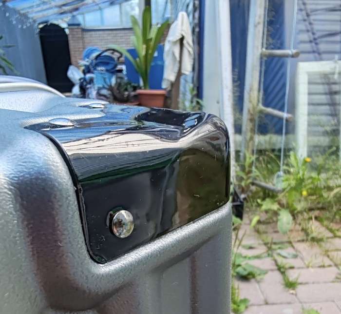 Фотография покупателя товара Чемодан на колёсах средний 55 л (M),, 2 кодовых замка, 4 колеса, крючок, серебряный - Фото 3