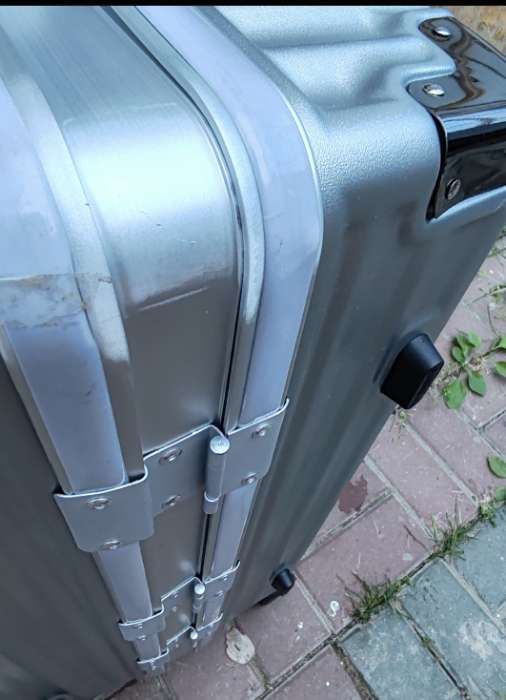 Фотография покупателя товара Чемодан на колёсах средний 55 л (M),, 2 кодовых замка, 4 колеса, крючок, серебряный - Фото 8