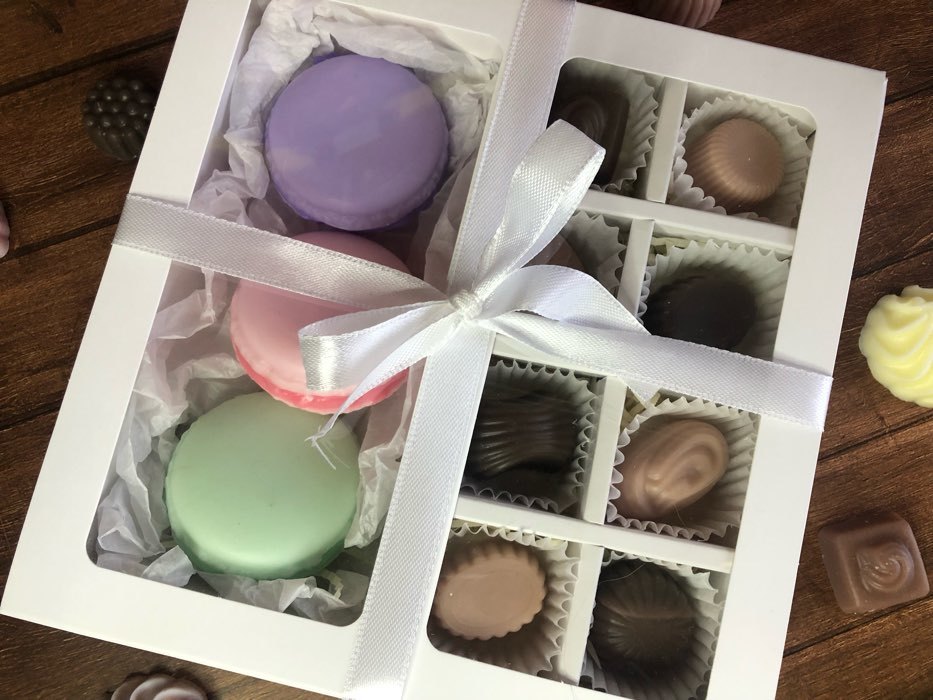 Фотография покупателя товара Коробка под 8 конфет + шоколад, с окном, мята, 17,7 х 17,85 х 3,85 см - Фото 17
