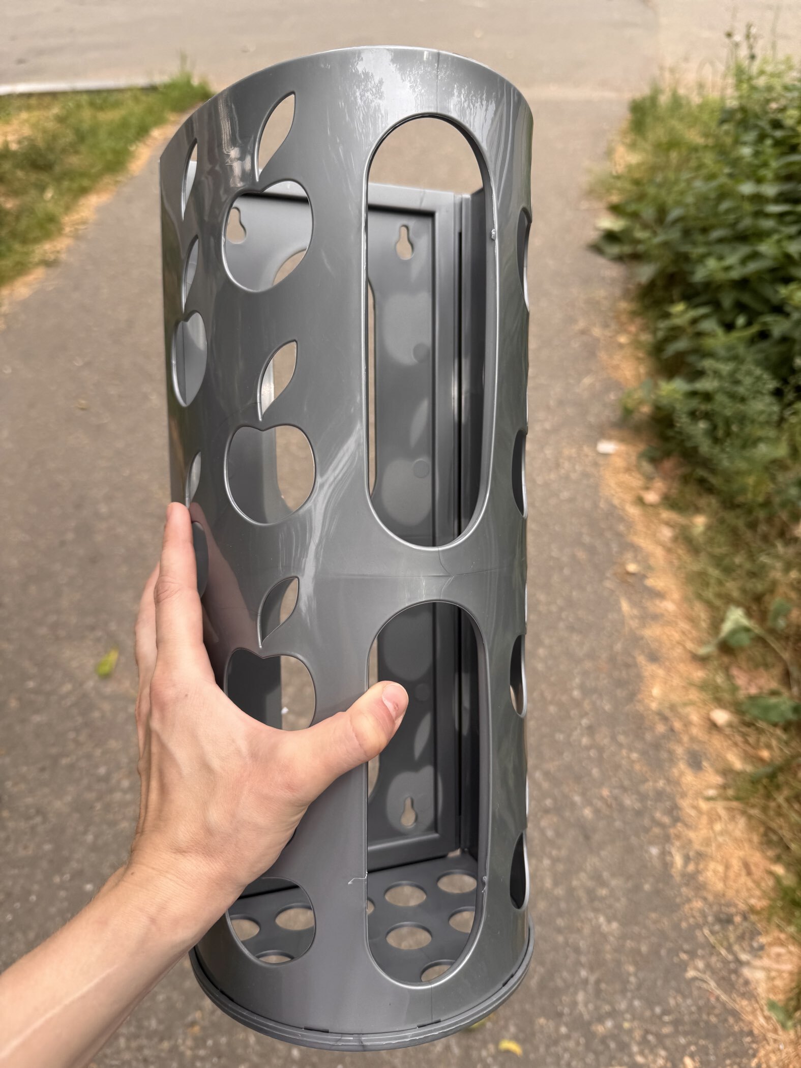 Фотография покупателя товара Корзина для пакетов Darel plastic «Яблоко», пластик, 16×13.5×37.5 см, МИКС - Фото 5