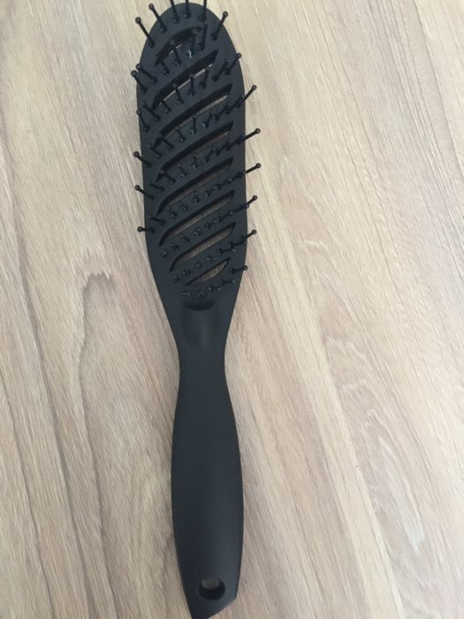 Фотография покупателя товара Расчёска массажная, прорезиненная, вентилируемая, 4 × 24 см, цвет чёрный