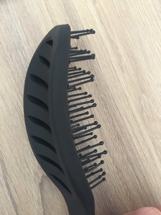 Фотография покупателя товара Расчёска массажная, прорезиненная, вентилируемая, 4 × 24 см, цвет чёрный