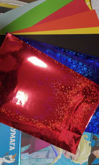 Фотография покупателя товара Цветная бумага с голографией А4, 8 листов, 8 цветов, 80 г/м², «Холодное сердце» - Фото 1