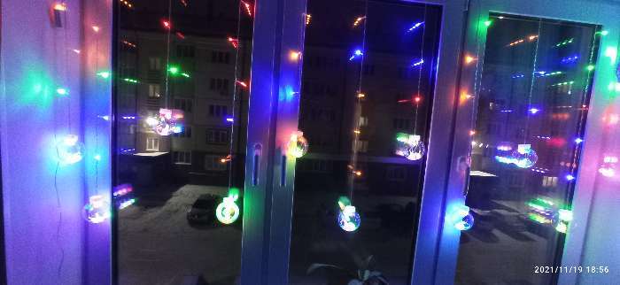 Фотография покупателя товара Гирлянда «Бахрома» 2.4 × 0.7 м с насадками «Шарики», IP20, прозрачная нить, 108 LED, свечение синее, 8 режимов, 220 В - Фото 3