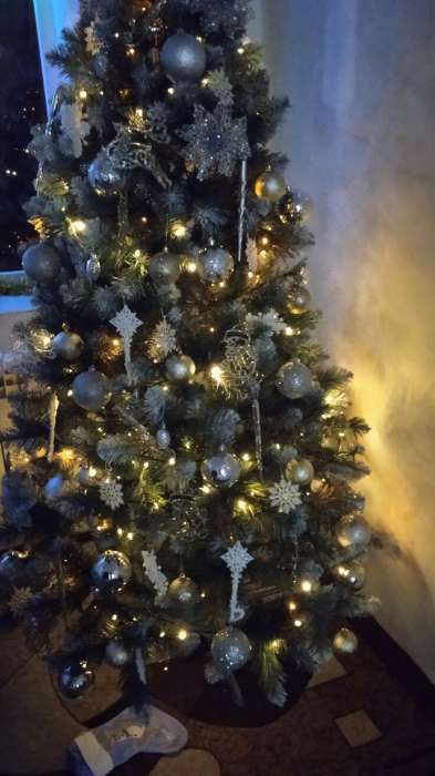 Фотография покупателя товара Искусственная ёлка с инеем «Королева белоснежная», премиум 150 см, d нижнего яруса 75 см, ПВХ 225 веток отгибаются - Фото 2