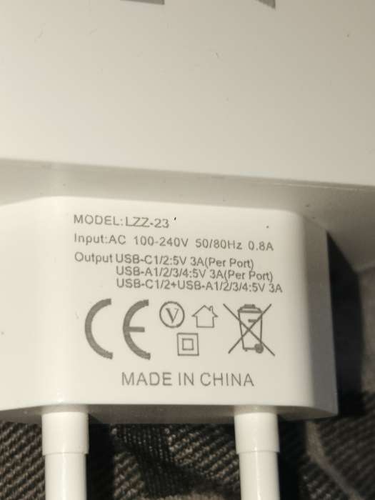 Фотография покупателя товара Сетевое зарядное устройство Luazon ZY-21, 4 USB, 2 Type-C, 3 А, белое - Фото 1
