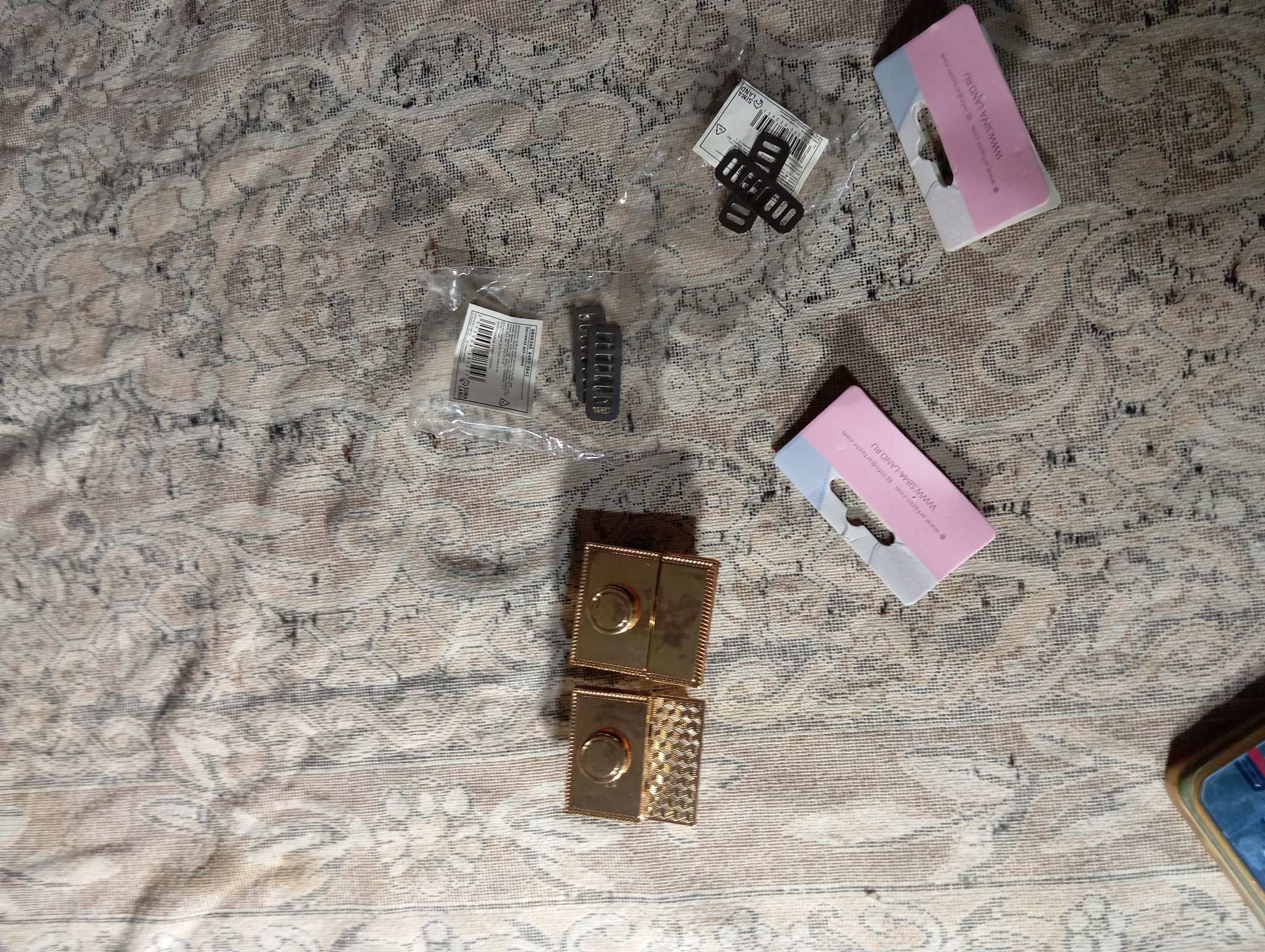 Фотография покупателя товара Застёжка для сумки, 4.3×4.7 см, цвет золотой - Фото 3