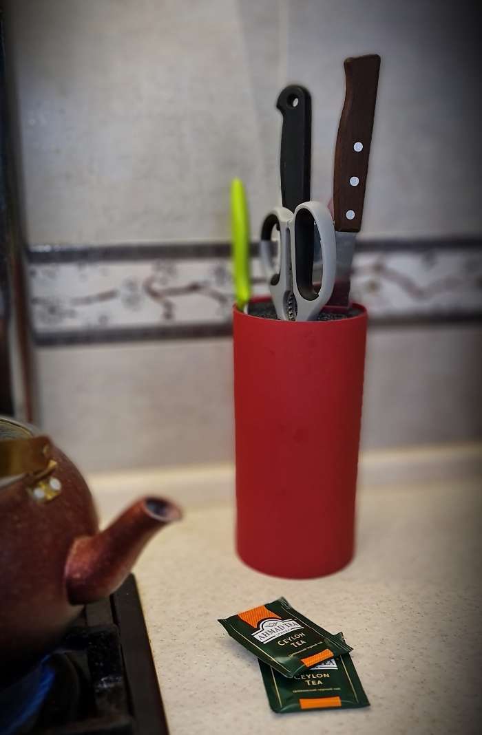 Фотография покупателя товара Подставка для ножей с наполнителем Доляна «Нео», 22×11 см, покрытие soft-touch, цвет фиолетовый - Фото 5