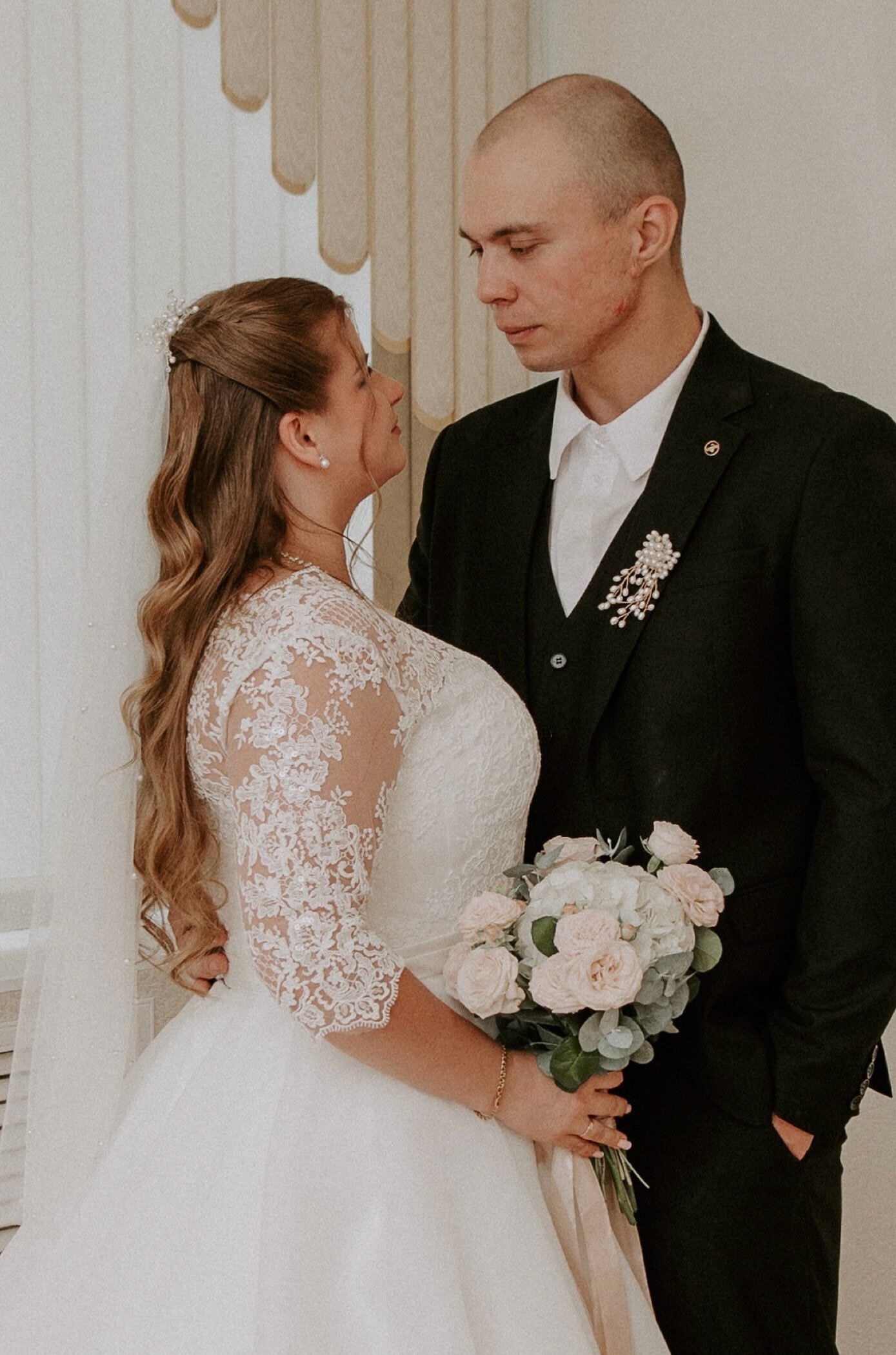 Фотография покупателя товара Брошь «Цветок» с жемчугом, белая в золоте - Фото 2