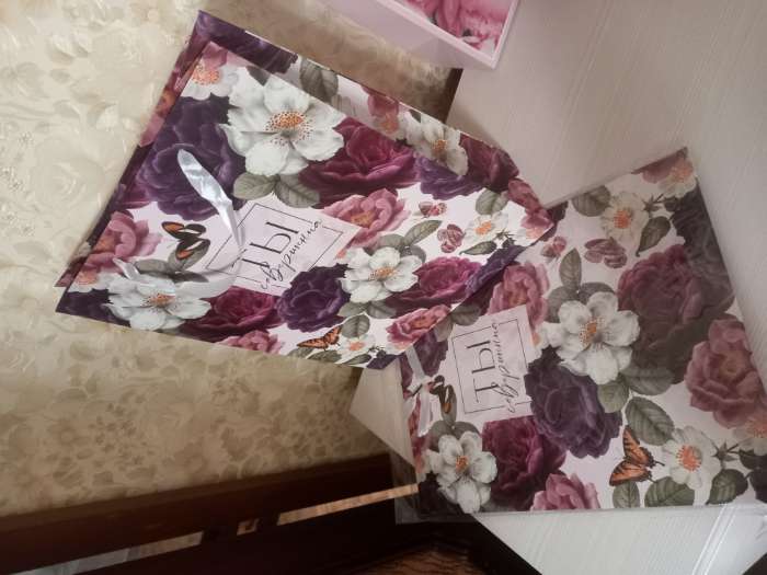 Фотография покупателя товара Пакет подарочный ламинированный, упаковка, «Love», L 40×31×11.5 см - Фото 1