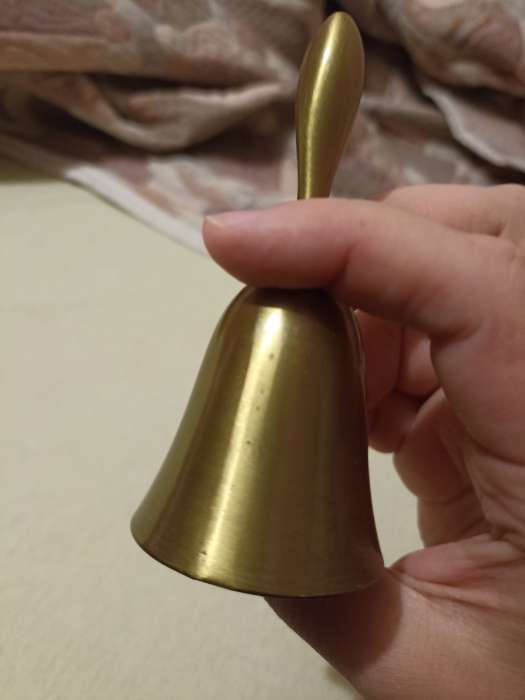 Фотография покупателя товара Колокольчик металл «Золотой», 10×4.8×4.8 см - Фото 3