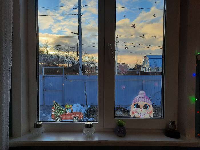 Фотография покупателя товара Виниловая наклейка на окно «Новогодний шик», многоразовая, 20 х 34,5 см, Новый год - Фото 25