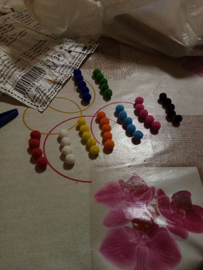 Фотография покупателя товара Развивающий набор «Цветные бомбошки: сложи по образцу», цвета, счёт, по методике Монтессори - Фото 6