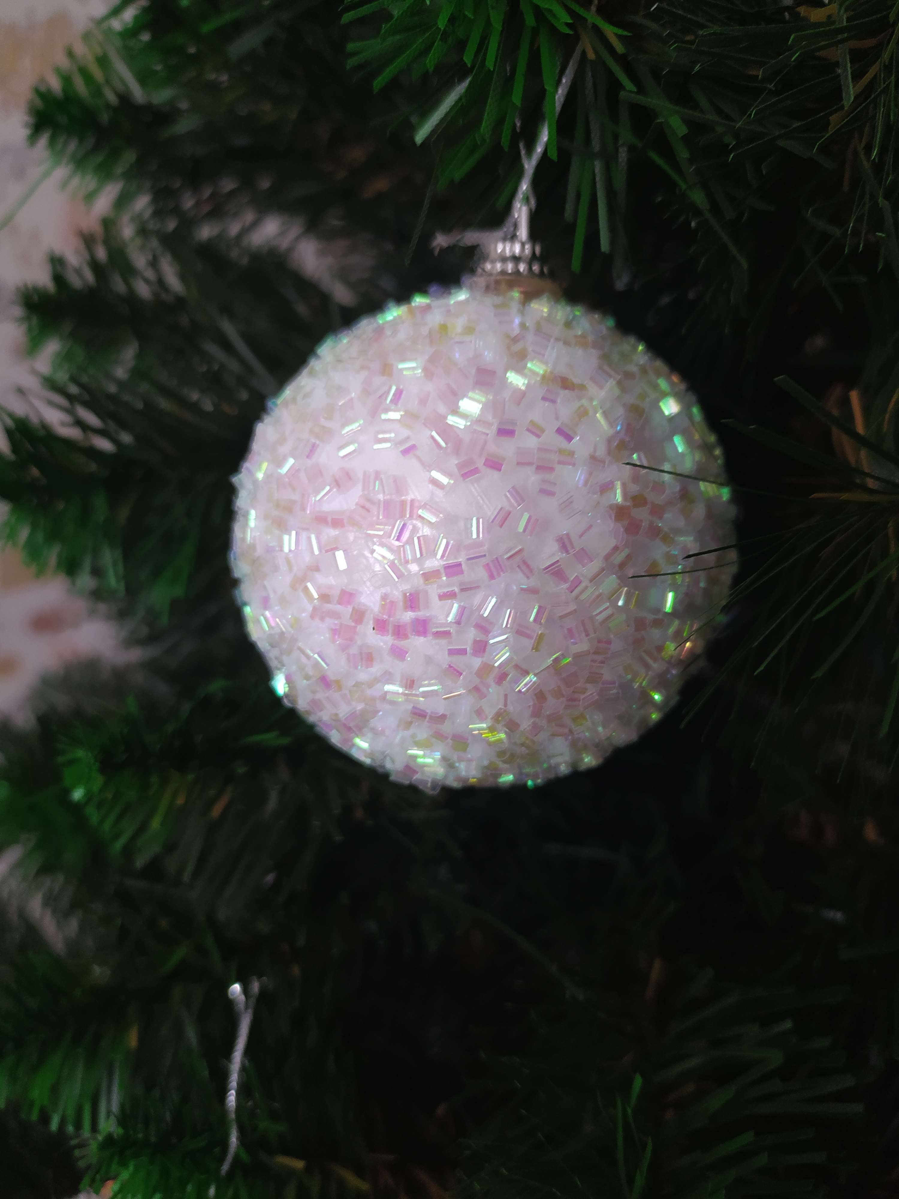 Фотография покупателя товара Ёлочные игрушки «Пушинка - бисер», шары новогодние, d=5.5 см, набор 6 шт., белый - Фото 5