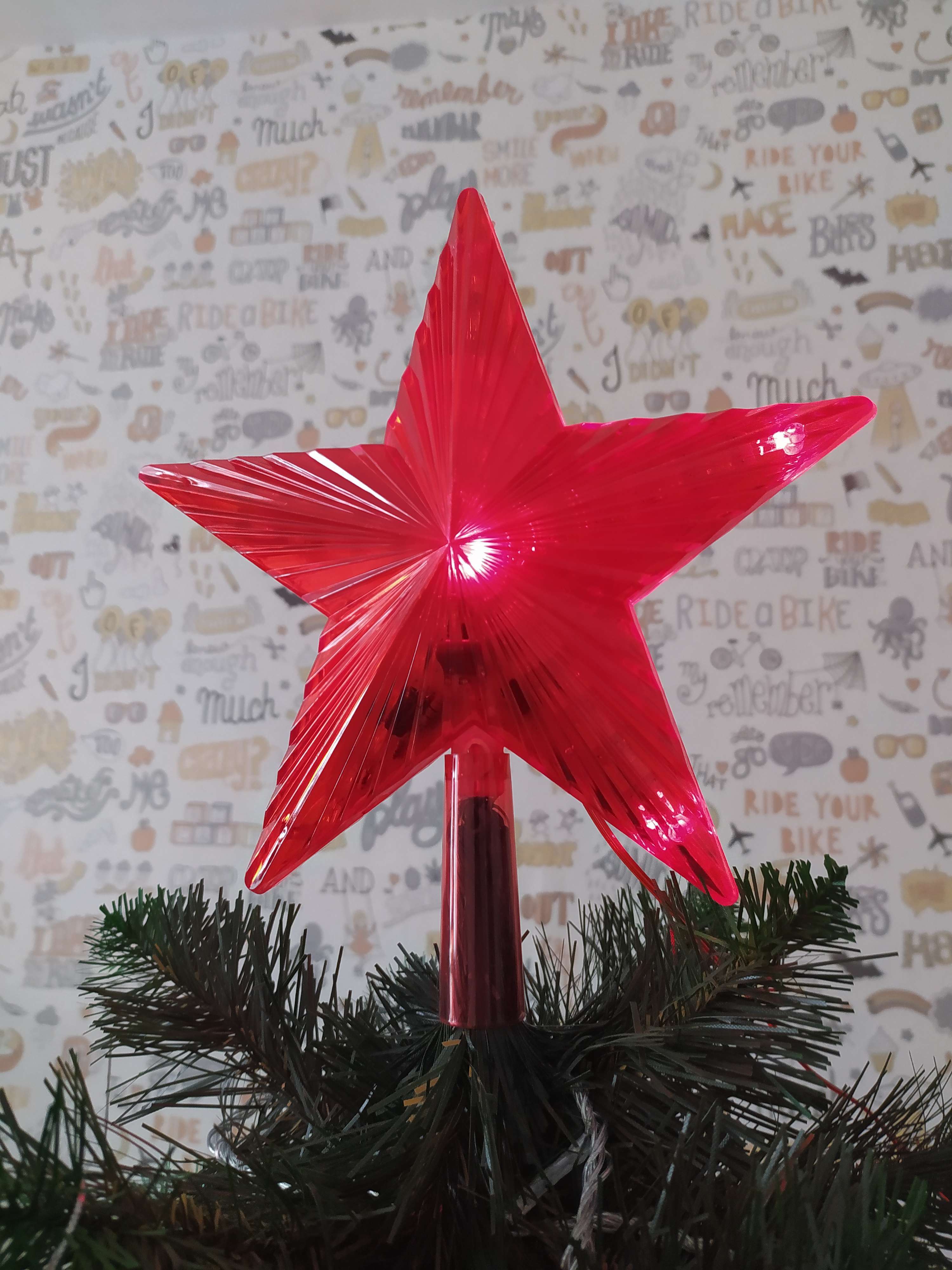Фотография покупателя товара Светодиодная верхушка на ёлку «Звезда красная» 22 см, 30 LED, провод 2 метра, 220 В, свечение красное - Фото 26