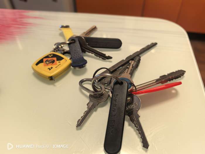 Фотография покупателя товара Брелок для ключей с номером телефона, пластиковый, чёрный - Фото 1