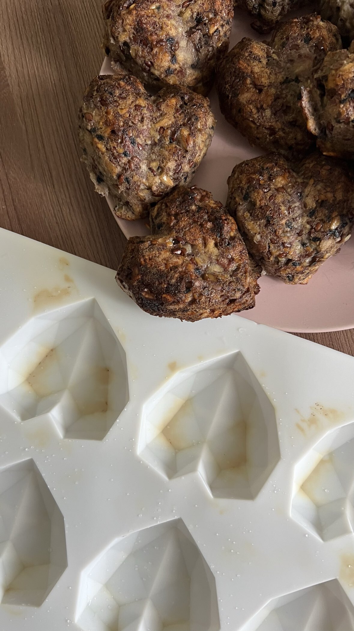 Фотография покупателя товара Форма для муссовых десертов и выпечки KONFINETTA «Сердце», силикон, 29×17×2 см, 8 ячеек, белая - Фото 1