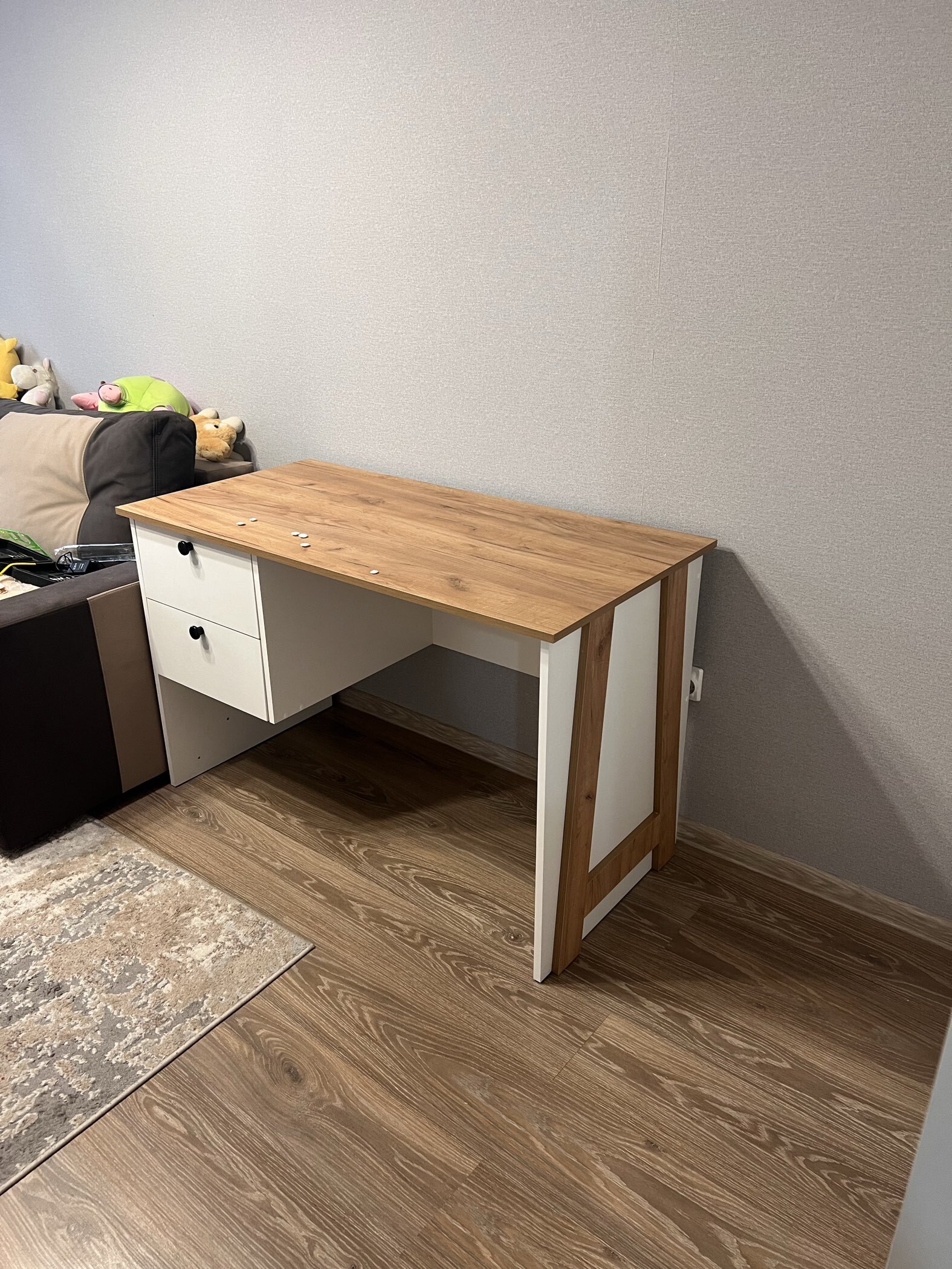 Фотография покупателя товара Стол письменный «Бетти», 2 ящика, 1205×605×750 мм, цвет графит/крафт золотой - Фото 1