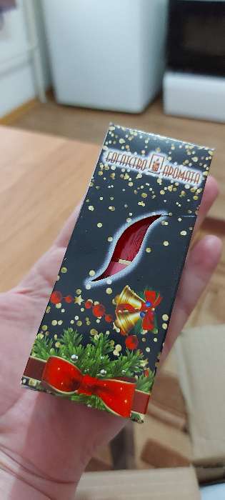 Фотография покупателя товара Свеча ароматическая новогодняя "Сказочного Нового года", 4×6 см, имбмирное печенье,в коробке - Фото 2