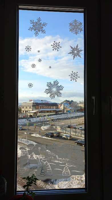 Фотография покупателя товара Наклейки для окон «Cнежинки», многоразовая, 33 х 50 см, Новый год - Фото 58