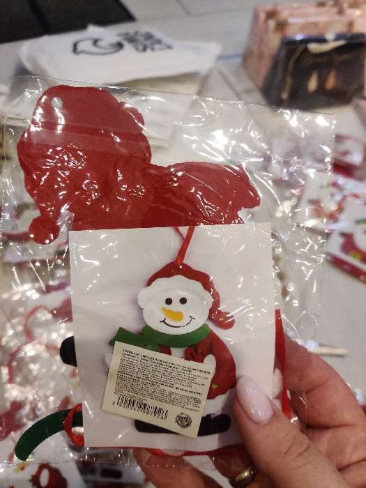 Фотография покупателя товара Набор для творчества - создай ёлочное украшение из фетра «Снеговик с подарком» - Фото 3