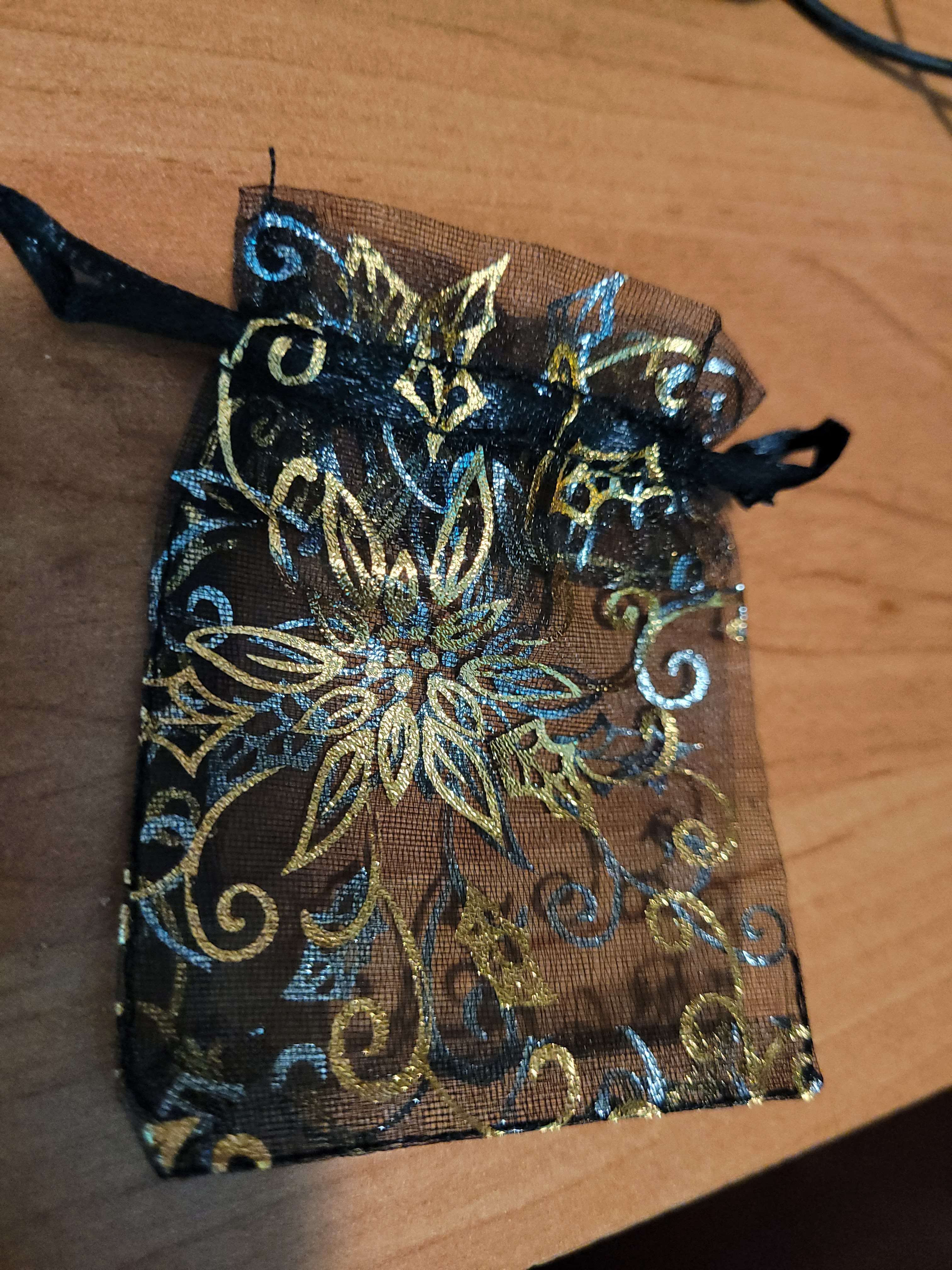 Фотография покупателя товара Мешочек подарочный «Цветочный орнамент», 7×9, цвет чёрный с золотом