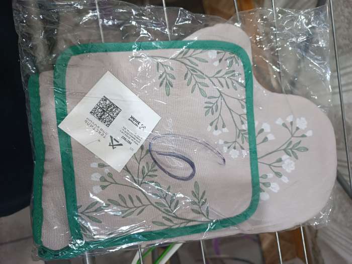 Фотография покупателя товара Набор кухонный Доляна Live is good: варежка 20×28 см, прихватка 17×17 см, 35% хлопок, 65% п/э - Фото 1