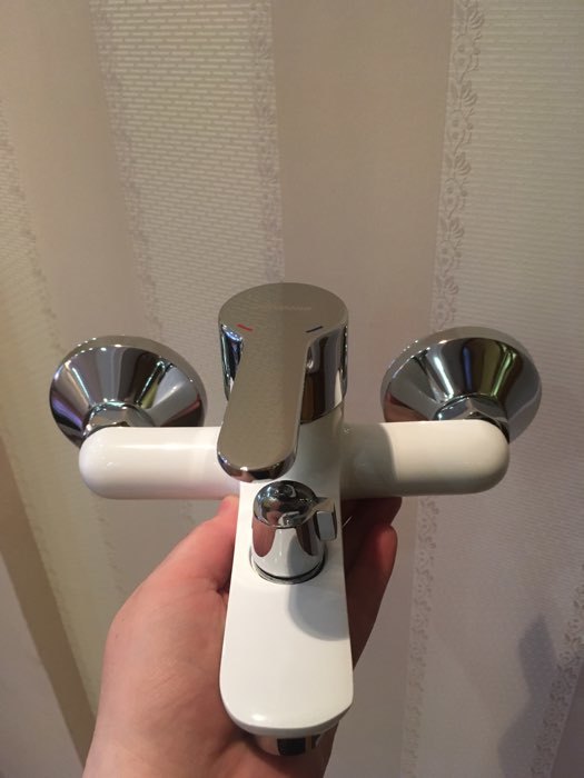Фотография покупателя товара Cмеситель для ванны Accoona A6367G, однорычажный, с боковым дивертором, силумин, белый - Фото 1