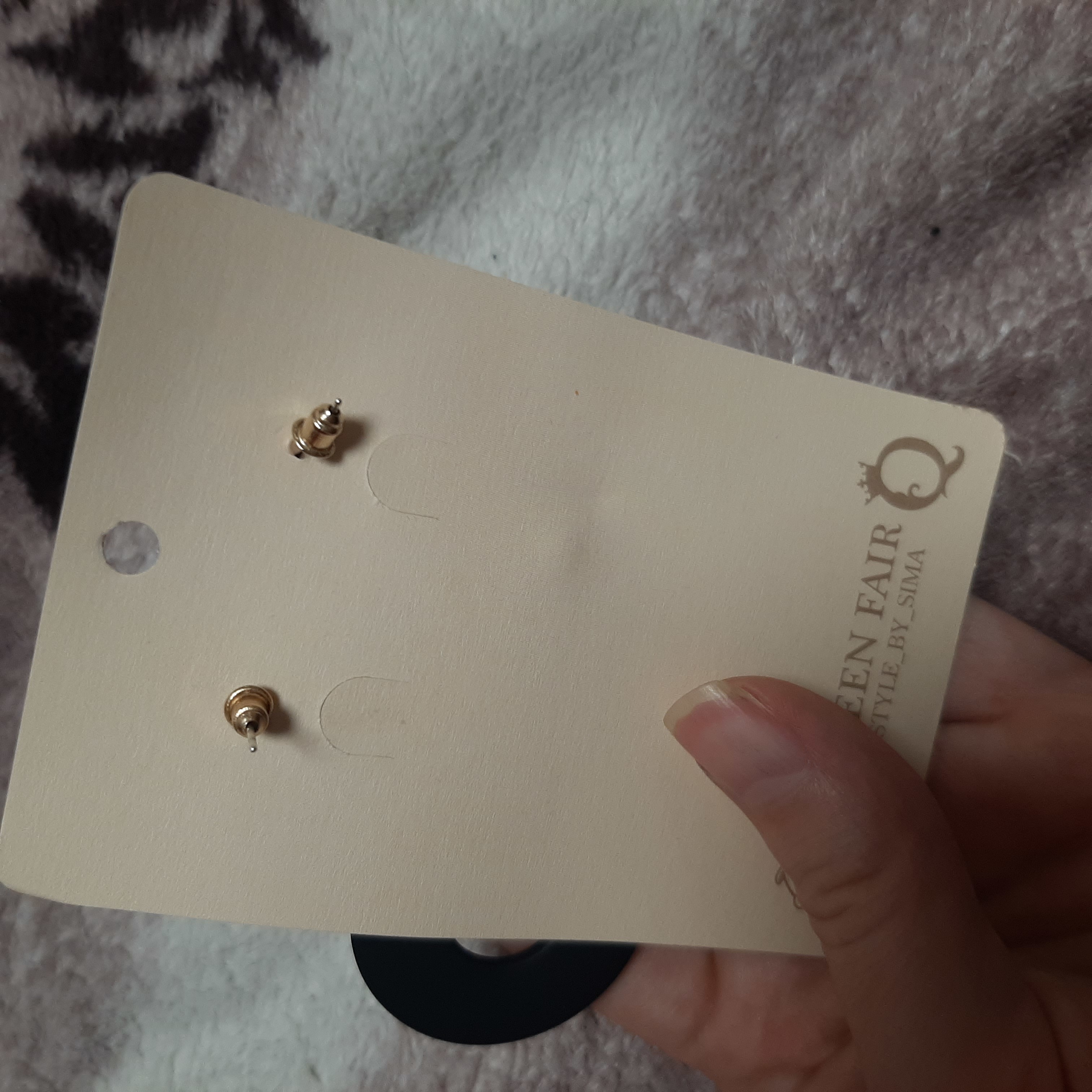 Фотография покупателя товара Серьги металл «Цепь» кольца, 3 звена, цвет золотисто-чёрный - Фото 3